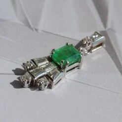 Sarl Baume French 1970s Emerald Diamonds 18 Karat White Gold Pendant -Best Jewelry Store 10 master 8d9584b8 d877 4472 b21b 0fdb3d34030d