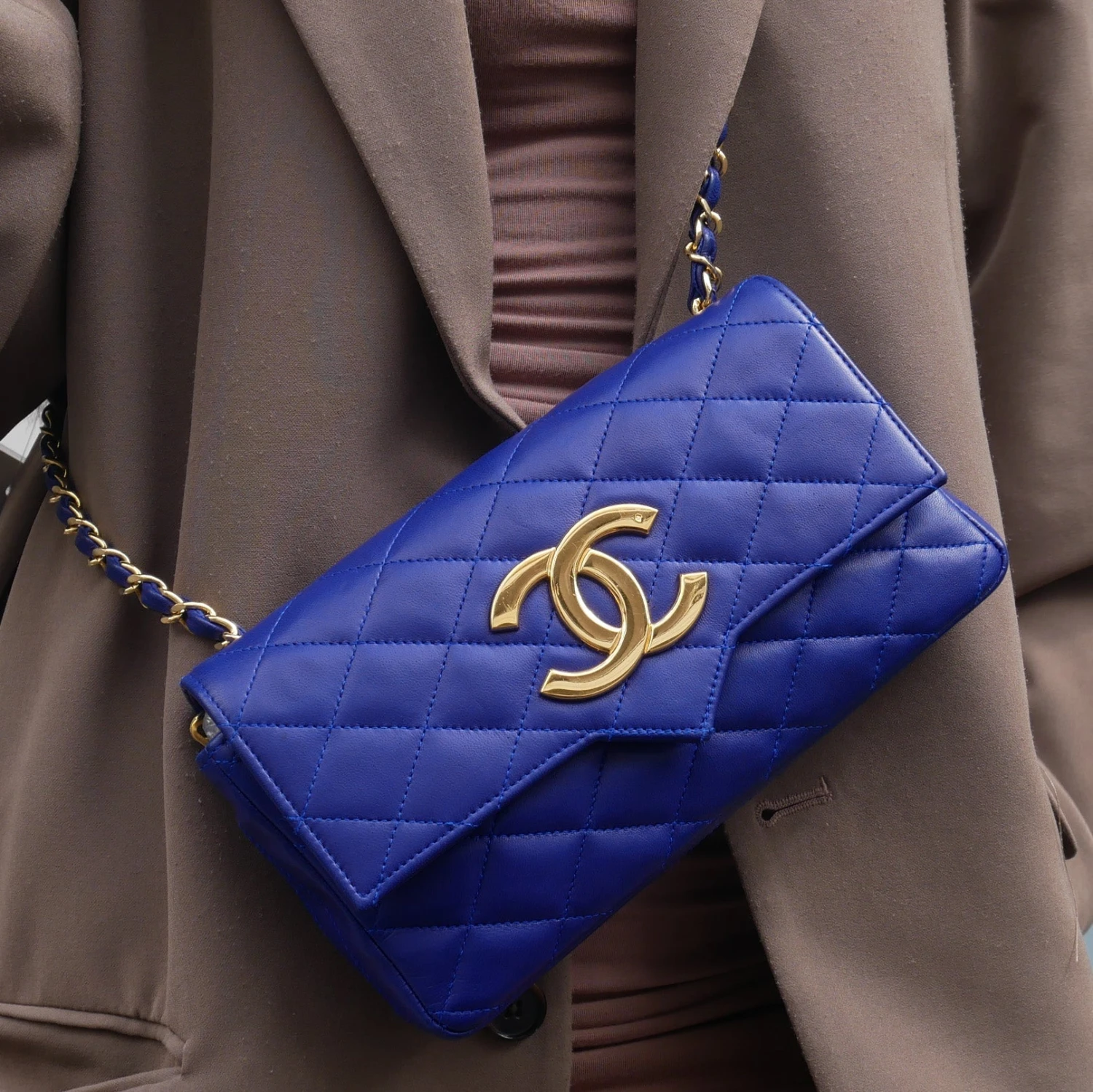AMORE Vintage CHANEL 1989-1991 Blue Lambskin Pointed Flap Bag 05982 15 AMORE Vintage CHANEL 1989-1991 Blue Lambskin Pointed Flap Bag 05982 - Image 13
