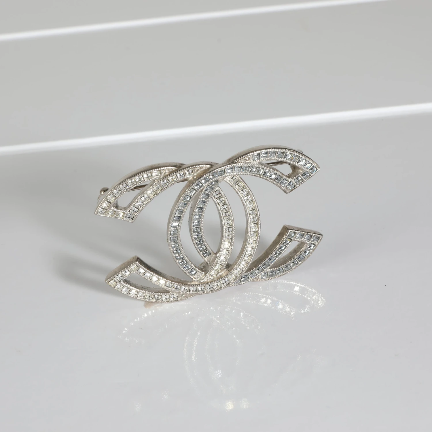 My Gemma CHANEL 2016 CC Palladium Plated Brooch With Strass 6 My Gemma CHANEL 2016 CC Palladium Plated Brooch With Strass - Image 4