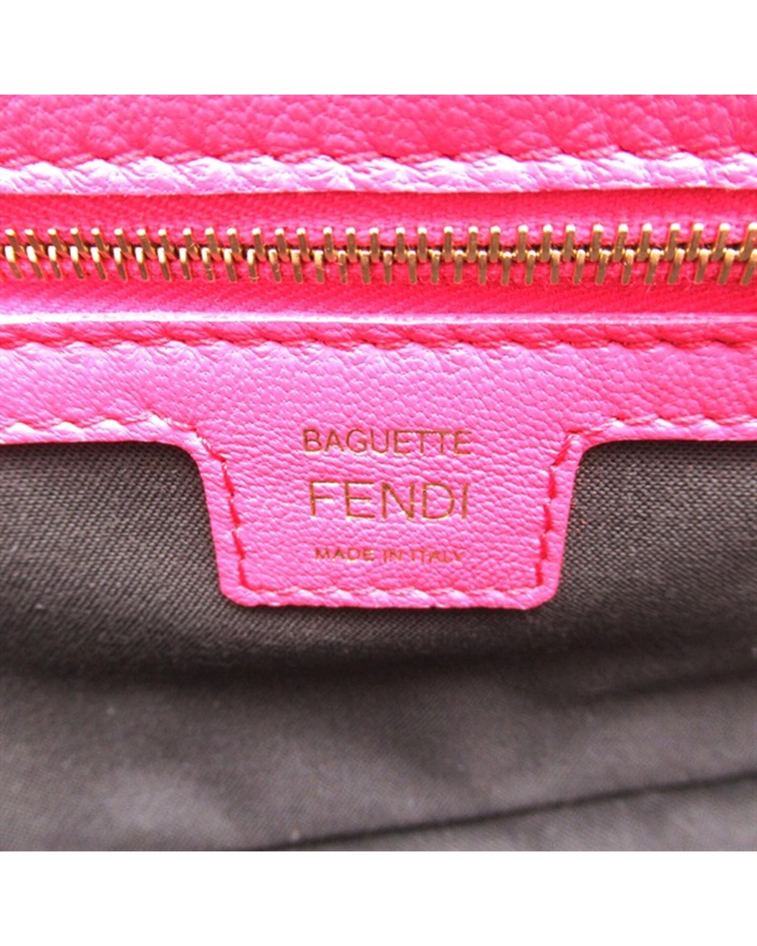 Style Tribute FENDI Women's Logo-Embossed Leather Baguette Bag In SA Condition In Pink 10 Style Tribute FENDI Women's Logo-Embossed Leather Baguette Bag In SA Condition In Pink - Image 8