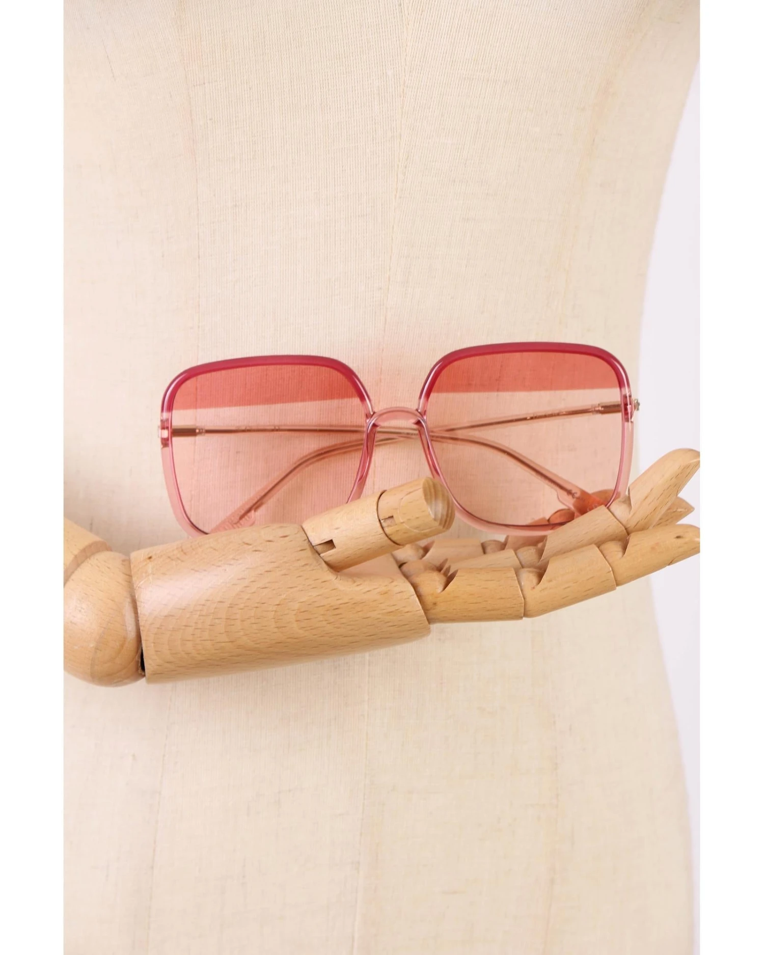 Style Tribute CHRISTIAN DIOR Women's Oversized Tinted Sunglasses - A Condition In Pink 12 Style Tribute CHRISTIAN DIOR Women's Oversized Tinted Sunglasses - A Condition In Pink - Image 10