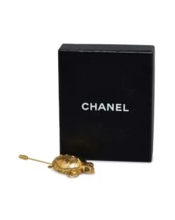 Style Tribute CHANEL Women's Gold Turtle Brooch In Excellent Condition In Gold -Best Jewelry Store 155253497