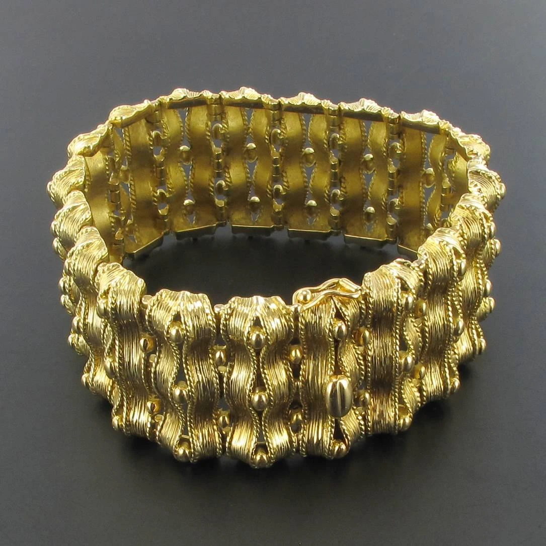 Sarl Baume 19th Century French Chiseled Gold Ribbon Bracelet 10 Sarl Baume 19th Century French Chiseled Gold Ribbon Bracelet - Image 8