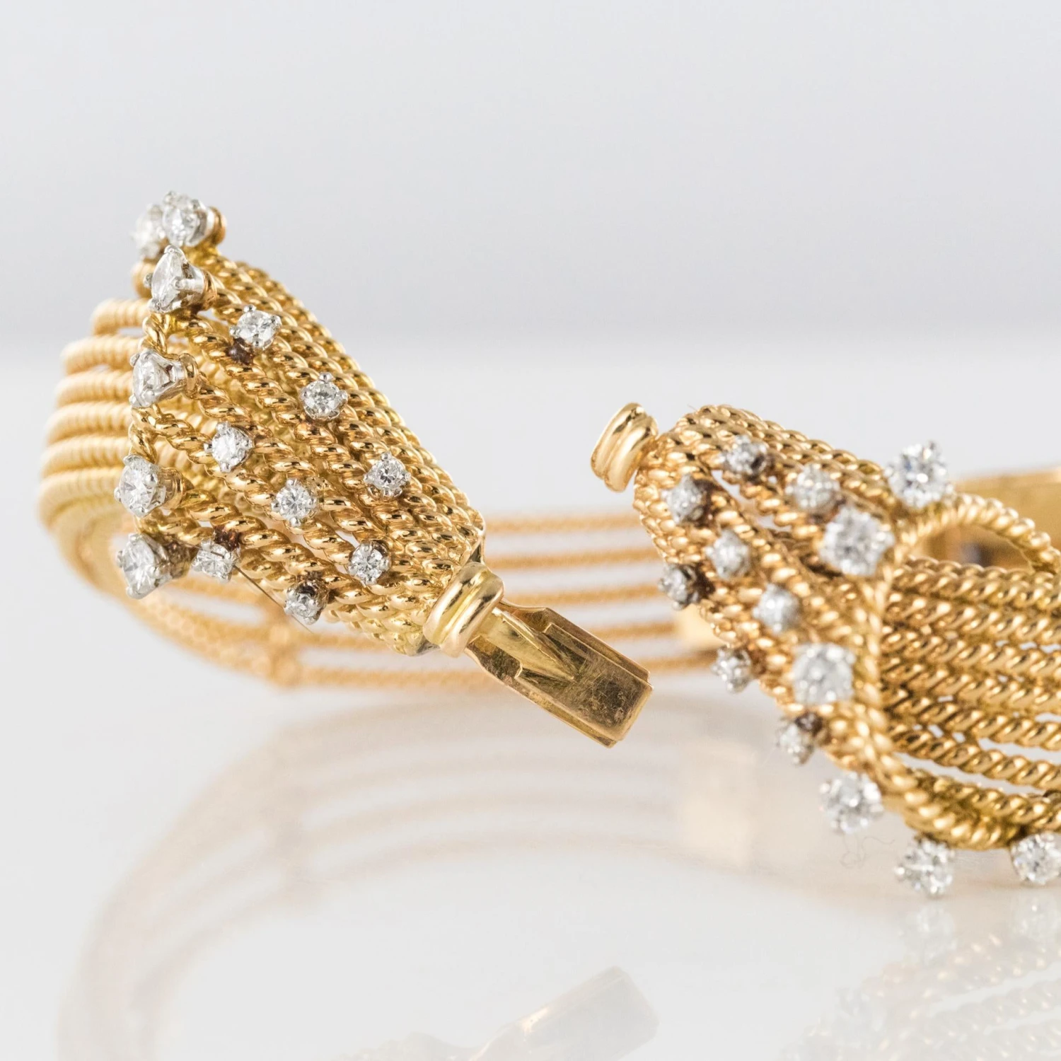 Sarl Baume French 1950s Diamonds Platinum 18 Karat Yellow Gold Thread Bracelet 14 Sarl Baume French 1950s Diamonds Platinum 18 Karat Yellow Gold Thread Bracelet - Image 12