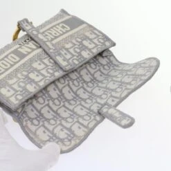 The Brand Collector Dior Saddle Dior Oblique Shoulder Bag -Best Jewelry Store 1bblYlgUQYx1zc3wVwoC2YxM4FBiWFcOc 1709082105