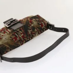 The Brand Collector FENDI Mamma Baguette Shoulder Bag -Best Jewelry Store 1rWs MeWmBgrVIYUoynyJZ k5cDS0VkiJ 1716332257