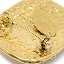 AMORE Vintage CHANEL 1994 Brooch Gold 91502 16 AMORE Vintage CHANEL 1994 Brooch Gold 91502 -Best Jewelry Store 20210531 91502 s 03 073be1fa 4cbf 439c a59f 1b7d3e48790f