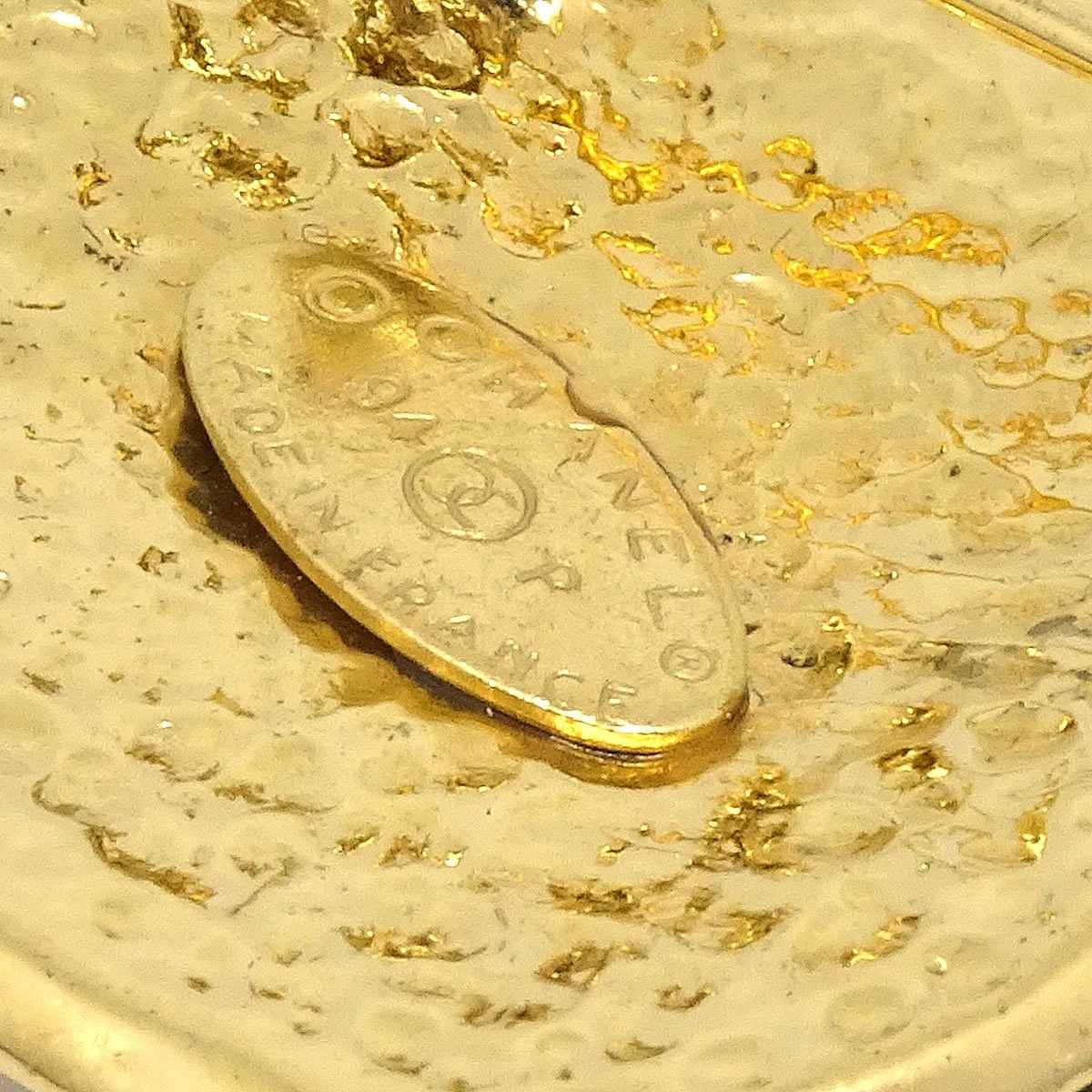 AMORE Vintage CHANEL 1994 Brooch Gold 91502 10 AMORE Vintage CHANEL 1994 Brooch Gold 91502 - Image 8