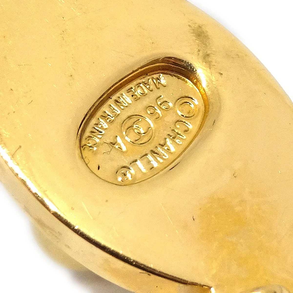 AMORE Vintage CHANEL★ 1996 Gold & Crystal CC Turnlock Brooch Small 51025 6 AMORE Vintage CHANEL★ 1996 Gold & Crystal CC Turnlock Brooch Small 51025 - Image 4