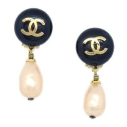 AMORE Vintage CHANEL 1994 Teardrop Pearl CC Dangle Earrings 10187