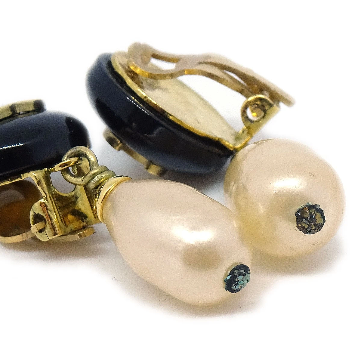 AMORE Vintage CHANEL 1994 Teardrop Pearl CC Dangle Earrings 10187 4 AMORE Vintage CHANEL 1994 Teardrop Pearl CC Dangle Earrings 10187 - Image 2