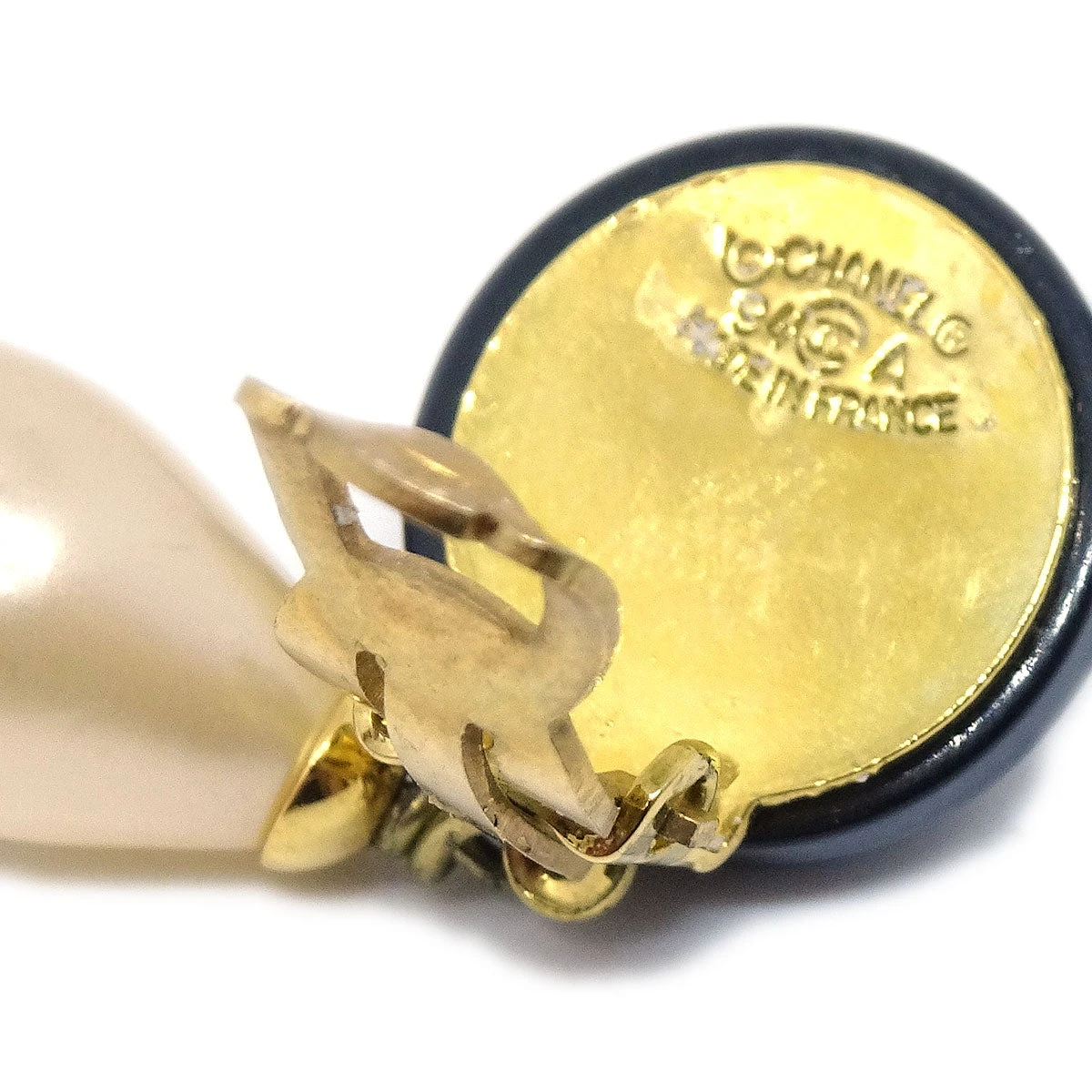 AMORE Vintage CHANEL 1994 Teardrop Pearl CC Dangle Earrings 10187 6 AMORE Vintage CHANEL 1994 Teardrop Pearl CC Dangle Earrings 10187 - Image 4