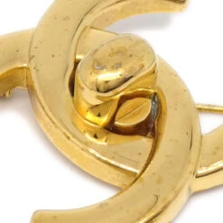 AMORE Vintage CHANEL 1996 CC Turnlock Brooch Gold 96P 03514 15 AMORE Vintage CHANEL 1996 CC Turnlock Brooch Gold 96P 03514 -Best Jewelry Store 20220205 03514 s 02 ae979864 1416 48c2 bf3b 7edaafa8acbc