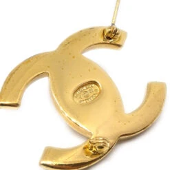 AMORE Vintage CHANEL 1996 CC Turnlock Brooch Gold 96P 03514 17 AMORE Vintage CHANEL 1996 CC Turnlock Brooch Gold 96P 03514 -Best Jewelry Store 20220205 03514 s 04 de0b07cd 9404 49aa a940 1a88c72bb1b5