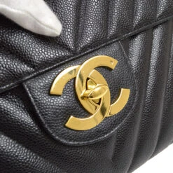 AMORE Vintage CHANEL 1991-1994 Black Caviar Chevron Classic Flap Bag Maxi AK37964d 37 AMORE Vintage CHANEL 1991-1994 Black Caviar Chevron Classic Flap Bag Maxi AK37964d -Best Jewelry Store 20220228 ak37964d 04 e0080687 d4a4 491c 9523 bb1a4751e1e3