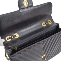 AMORE Vintage CHANEL 1991-1994 Black Caviar Chevron Classic Flap Bag Maxi AK37964d 29 AMORE Vintage CHANEL 1991-1994 Black Caviar Chevron Classic Flap Bag Maxi AK37964d -Best Jewelry Store 20220228 ak37964d 07