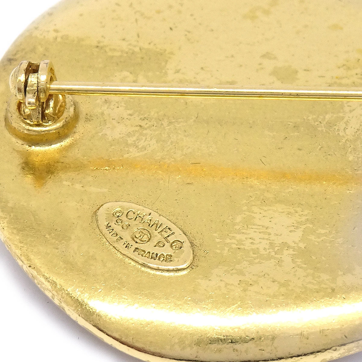 AMORE Vintage CHANEL 1996 CC Brooch Pin Gold 03522 10 AMORE Vintage CHANEL 1996 CC Brooch Pin Gold 03522 - Image 8