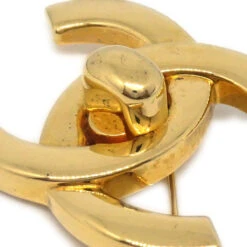 AMORE Vintage CHANEL 1996 Turnlock Brooch Pin Gold Medium 73734 -Best Jewelry Store 20220620 73734 02 654703ed 8f5d 453e 9065 7e98785d0ab5