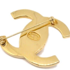 AMORE Vintage CHANEL 1996 Turnlock Brooch Pin Gold Medium 73734 -Best Jewelry Store 20220620 73734 03 de49420a b3c1 4dd9 8310 41567bc85d44