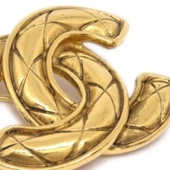 AMORE Vintage CHANEL Quilted Brooch Pin Gold 1153 94725 15 AMORE Vintage CHANEL Quilted Brooch Pin Gold 1153 94725 -Best Jewelry Store 20220711 94725 02 cba7212a 655d 4dbc a174 45850b2b9fb6