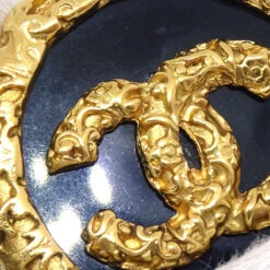 AMORE Vintage CHANEL 1993 Brooch Pin Gold Black 64502 -Best Jewelry Store 20220715 64502 03 93853506 5d97 41d5 a68b 362f4f0f6cd8