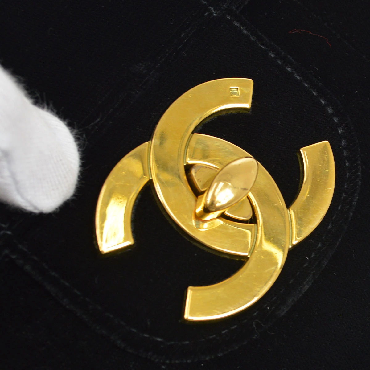 AMORE Vintage CHANEL 1994-1996 Vertical Stitch Classic Flap Jumbo Black Velvet A41370i 5 AMORE Vintage CHANEL 1994-1996 Vertical Stitch Classic Flap Jumbo Black Velvet A41370i - Image 3