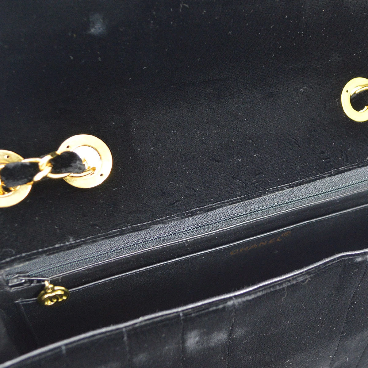 AMORE Vintage CHANEL 1994-1996 Vertical Stitch Classic Flap Jumbo Black Velvet A41370i 19 AMORE Vintage CHANEL 1994-1996 Vertical Stitch Classic Flap Jumbo Black Velvet A41370i - Image 17