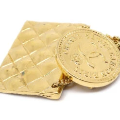AMORE Vintage CHANEL Quilted Bag Brooch Pin Gold 15815 16 AMORE Vintage CHANEL Quilted Bag Brooch Pin Gold 15815 -Best Jewelry Store 20221117 15815 03 714a5cef ffb8 42e7 8954 e793ce464917