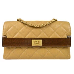 AMORE Vintage CHANEL * 2003-2004 Wood Detailed Strait Flap Small Beige Caviar 97686 32 AMORE Vintage CHANEL * 2003-2004 Wood Detailed Strait Flap Small Beige Caviar 97686 -Best Jewelry Store 20230605 97686 01 b46fc47e 4ca9 4994 a7f8 02c5723ebb9a