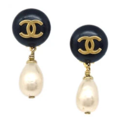 AMORE Vintage CHANEL 1996 Teardrop Pearl CC Dangle Earrings 96A 97816 -Best Jewelry Store 20230612 97816 01 e4b0a39d f4b1 436c aaec 2e66fa521e94