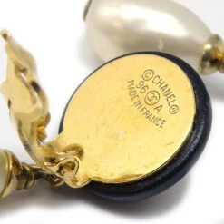 AMORE Vintage CHANEL 1996 Teardrop Pearl CC Dangle Earrings 96A 97816 -Best Jewelry Store 20230612 97816 03 5a480f37 7b7e 4858 bdbf f98008b2feb7