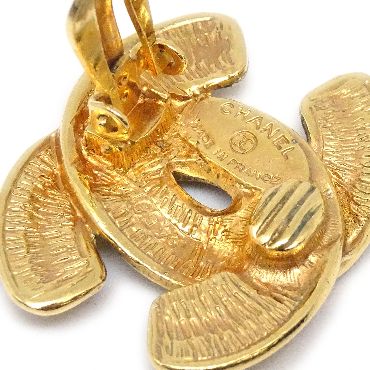 AMORE Vintage CHANEL Quilted CC Earrings Clip-On Large 2459 19155 6 AMORE Vintage CHANEL Quilted CC Earrings Clip-On Large 2459 19155 - Image 4