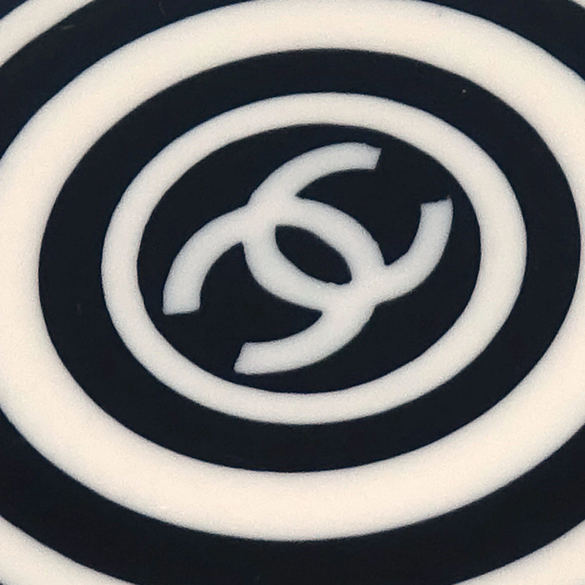 AMORE Vintage CHANEL Hair Clip Hairpin Barrette White 01P 191167 4 AMORE Vintage CHANEL Hair Clip Hairpin Barrette White 01P 191167 - Image 2