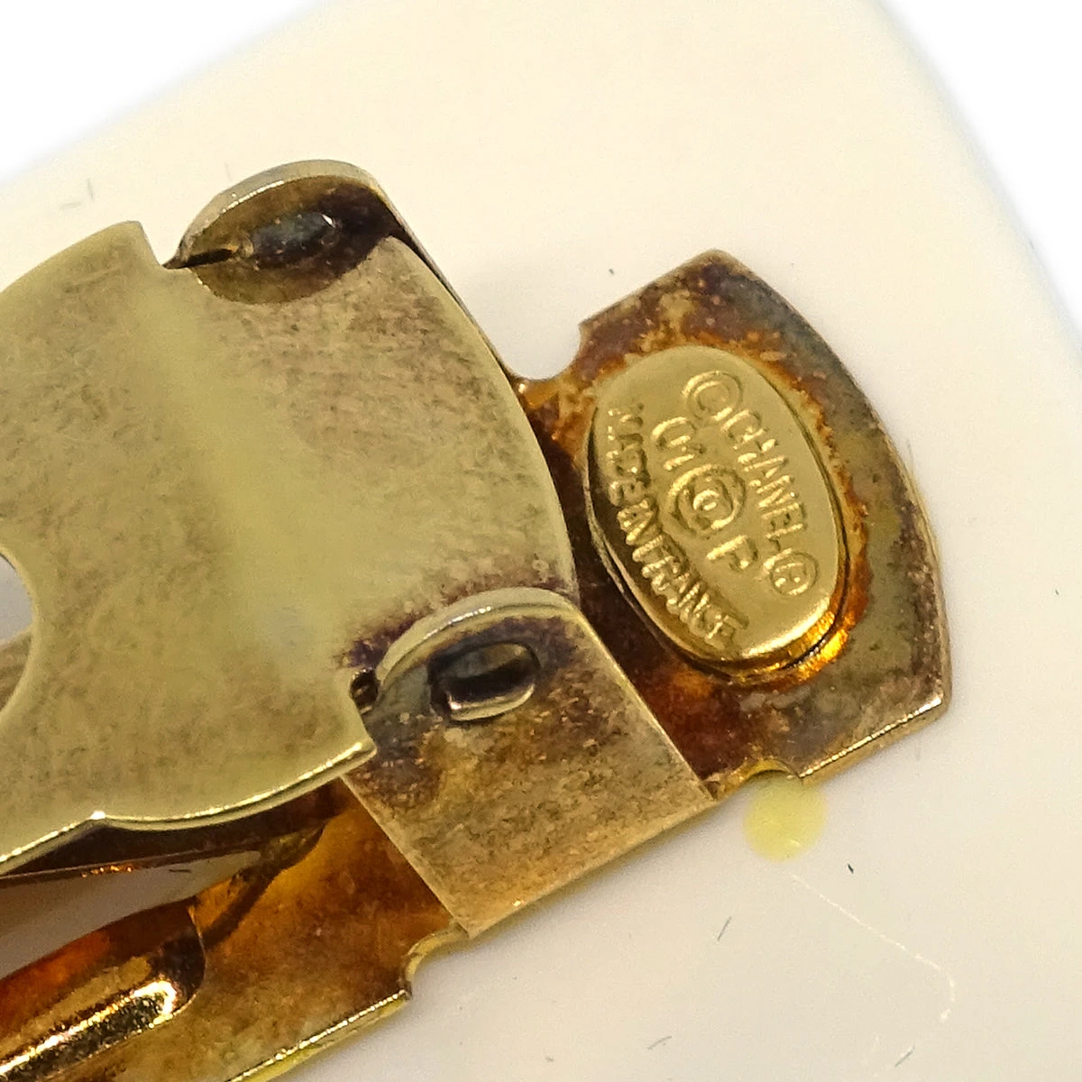 AMORE Vintage CHANEL Hair Clip Hairpin Barrette White 01P 191167 6 AMORE Vintage CHANEL Hair Clip Hairpin Barrette White 01P 191167 - Image 4