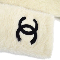 AMORE Vintage CHANEL Fur Shawl White Small Good KK30692 -Best Jewelry Store 20240502 KK30692 04 dd85cbc4 f605 452a b2bd 6aeaf6aafc9f