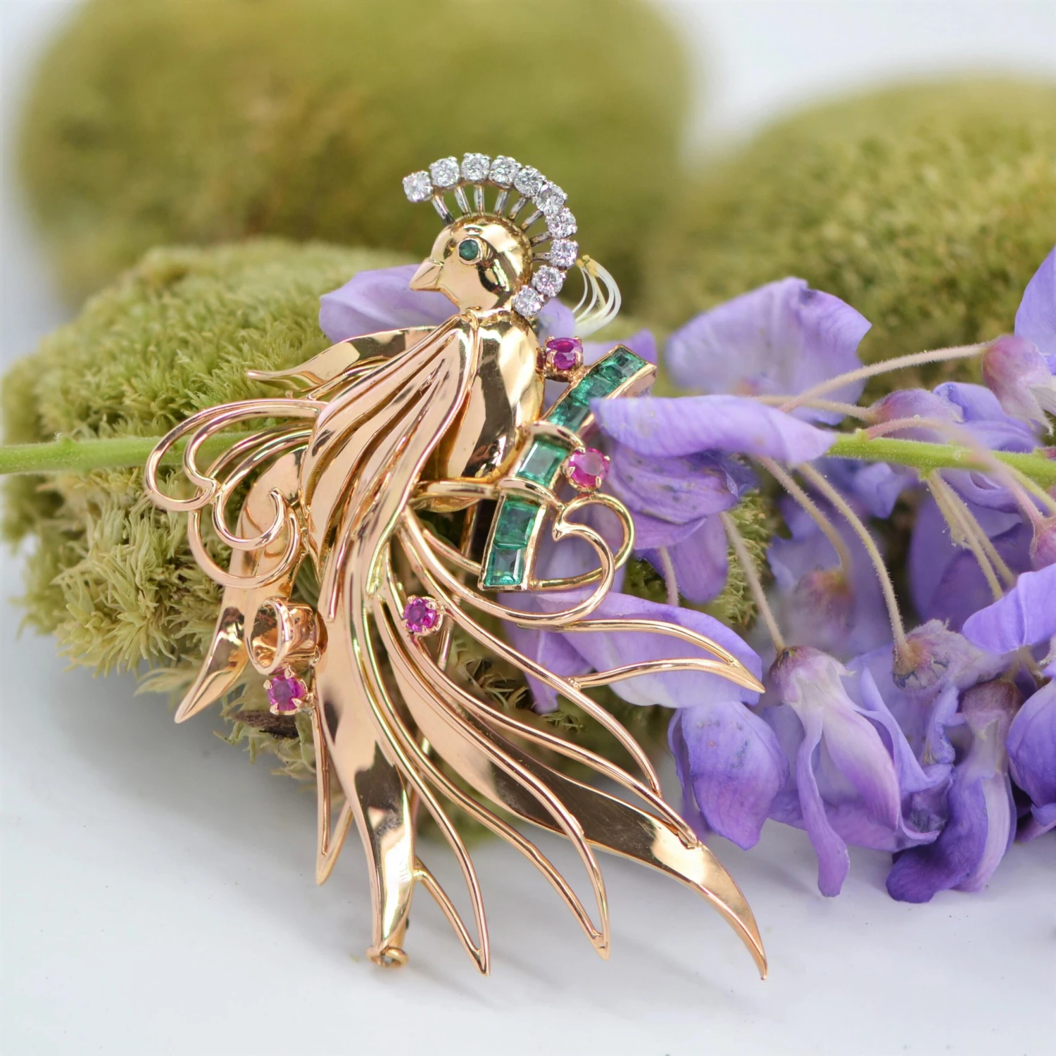 Sarl Baume 1950s Emerald Ruby Diamonds 18 Karat Yellow Gold Bird Of Paradise 6 Sarl Baume 1950s Emerald Ruby Diamonds 18 Karat Yellow Gold Bird Of Paradise - Image 4