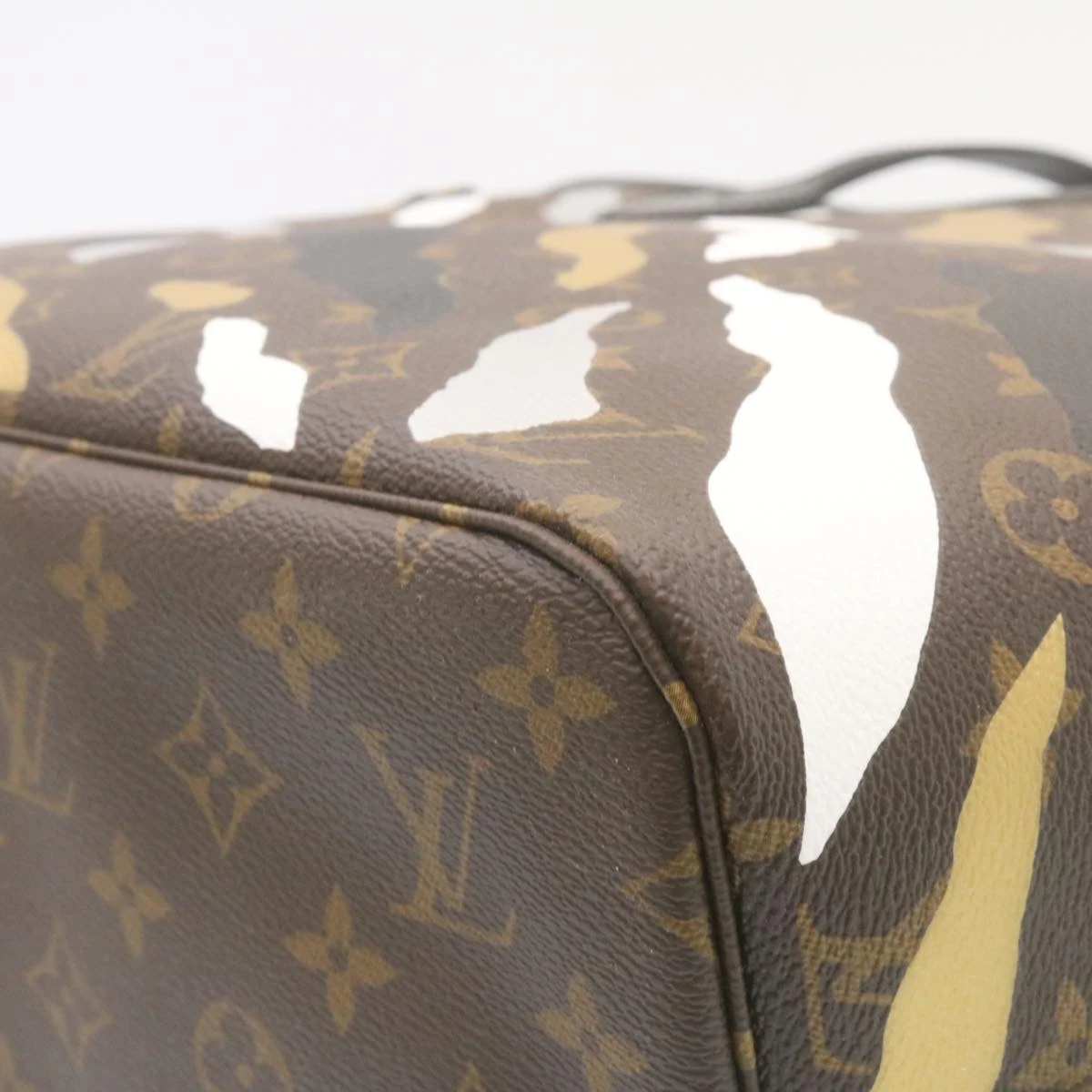 Brand Street LOUIS VUITTON �~ LOL Monogram Camouflage Neverfull MM Tote Bag M45201 Auth 29024A 17 Brand Street LOUIS VUITTON �~ LOL Monogram Camouflage Neverfull MM Tote Bag M45201 Auth 29024A - Image 15