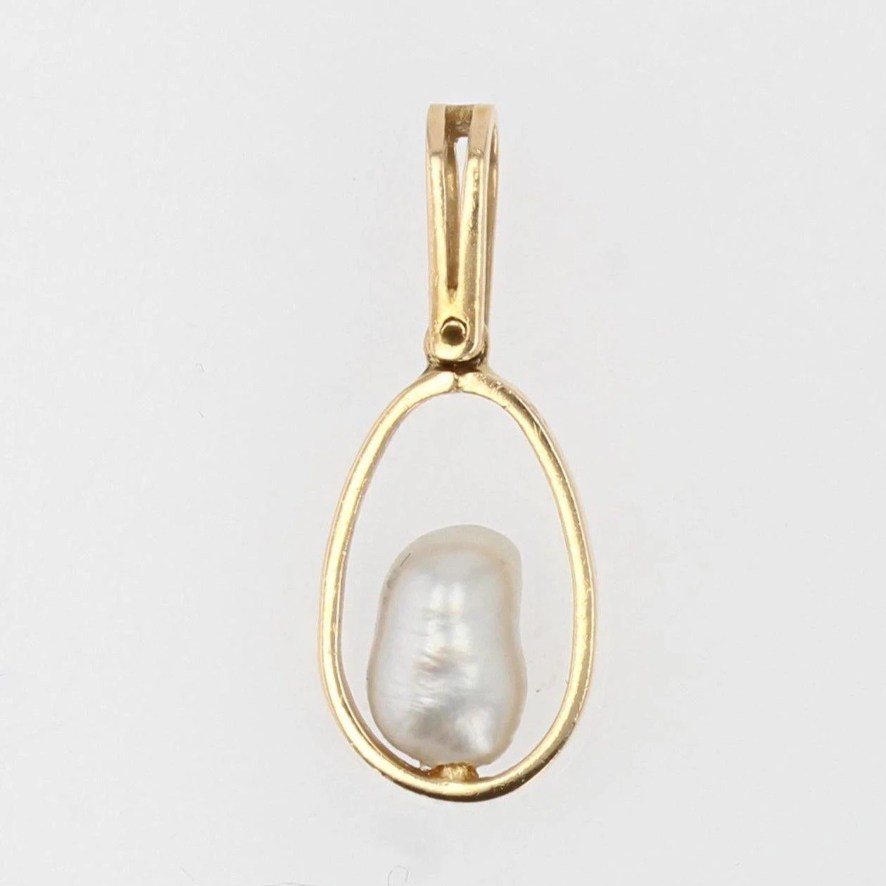 Sarl Baume 1960s Baroque Pearl 18 Karat Yellow Gold Pendant 6 Sarl Baume 1960s Baroque Pearl 18 Karat Yellow Gold Pendant - Image 4