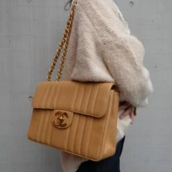 AMORE Vintage CHANEL 1994-1996 Vertical Classic Flap Jumbo Beige Caviar 53759 34 AMORE Vintage CHANEL 1994-1996 Vertical Classic Flap Jumbo Beige Caviar 53759 -Best Jewelry Store 53759 9321baa9 00b4 4a58 a217 199d9ac5aa7d