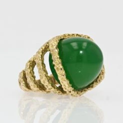 Sarl Baume Retro 18 Carat Chrysoprase Chiseled 18 Karat Yellow Gold Ring 17 Sarl Baume Retro 18 Carat Chrysoprase Chiseled 18 Karat Yellow Gold Ring -Best Jewelry Store 5 master 84bfc072 774c 4246 9d43 5a4b57563bd8
