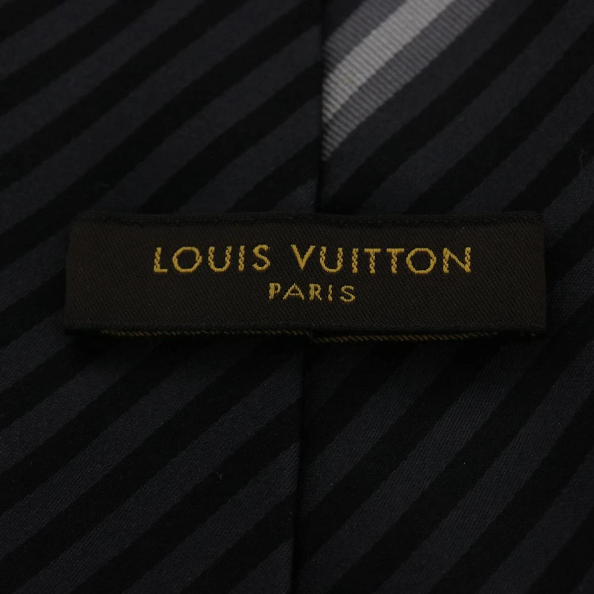 Style Tribute LOUIS VUITTON Necktie Silk Gray Black Lv Auth 61940 10 Style Tribute LOUIS VUITTON Necktie Silk Gray Black Lv Auth 61940 - Image 8
