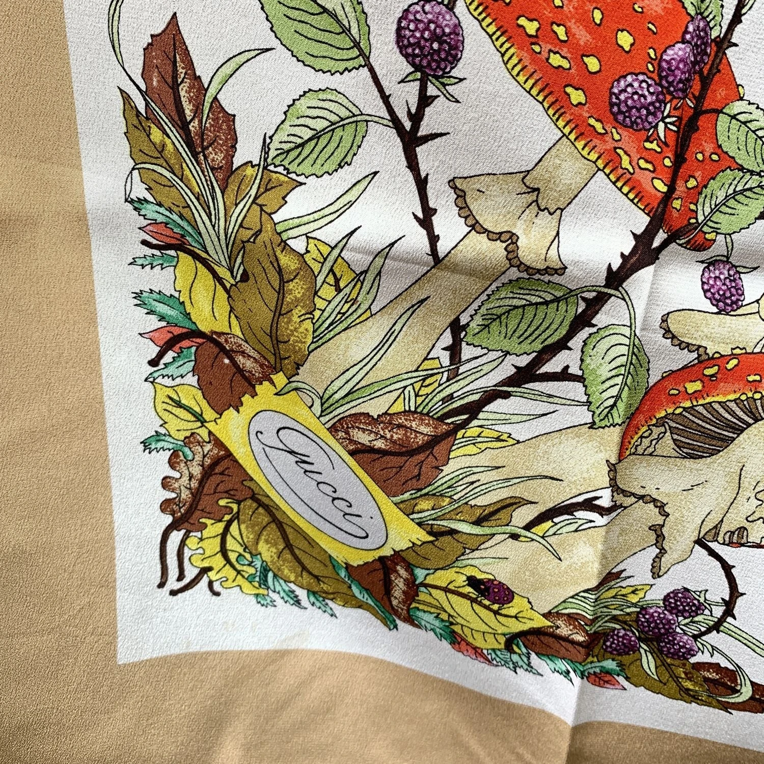 Opherty Ciocci GUCCI Vintage Beige Floral Silk Scarf Funghi Mushrooms 1967 Accornero 5 Opherty Ciocci GUCCI Vintage Beige Floral Silk Scarf Funghi Mushrooms 1967 Accornero - Image 3