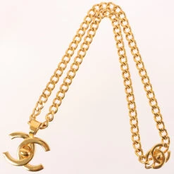 QOO Vintage CHANEL 1997 Made Turn-Lock Chain Necklace -Best Jewelry Store 7 c21221d9 c96e 4deb 937e e9f40c1709ae
