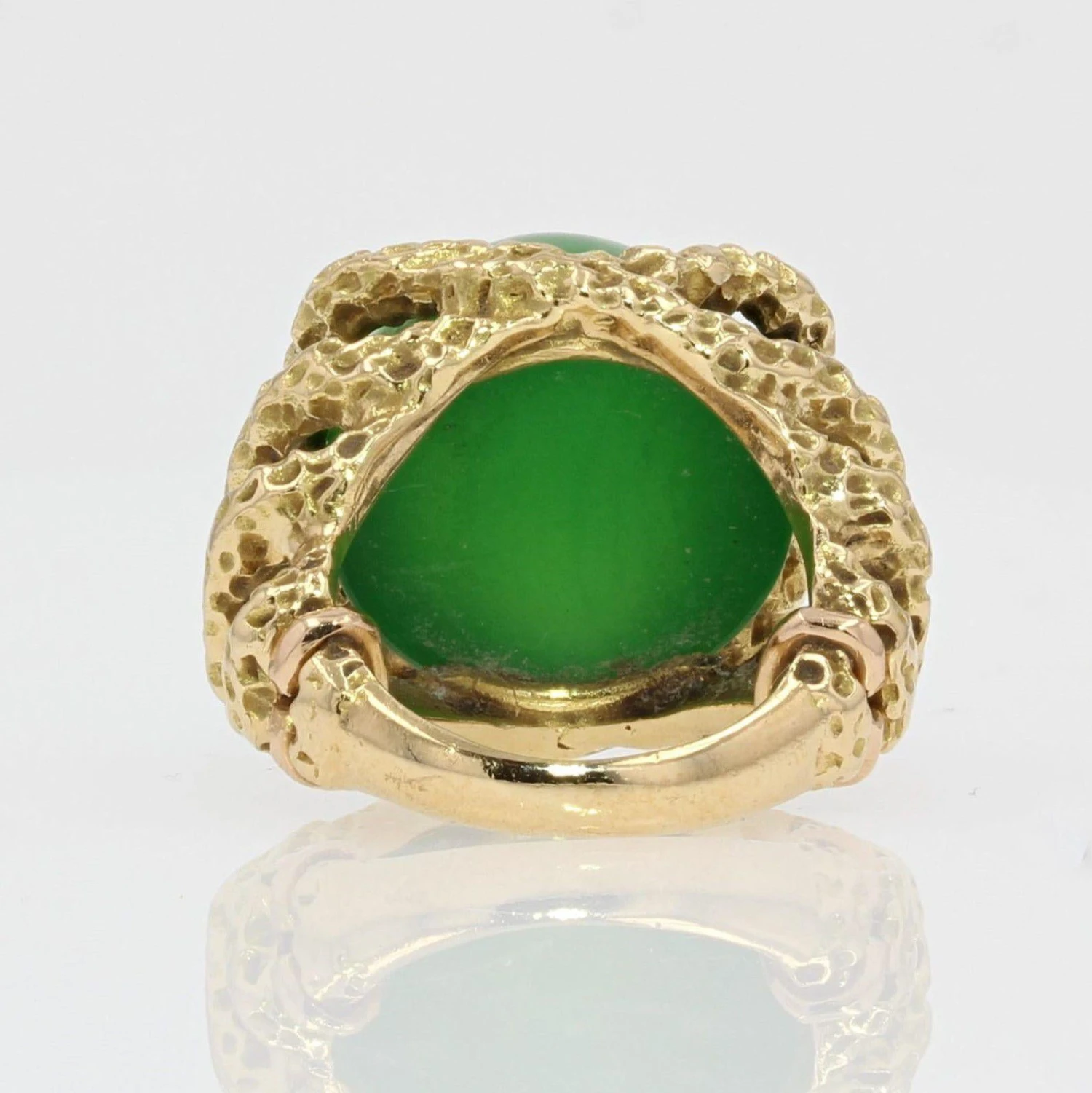 Sarl Baume Retro 18 Carat Chrysoprase Chiseled 18 Karat Yellow Gold Ring 10 Sarl Baume Retro 18 Carat Chrysoprase Chiseled 18 Karat Yellow Gold Ring - Image 8