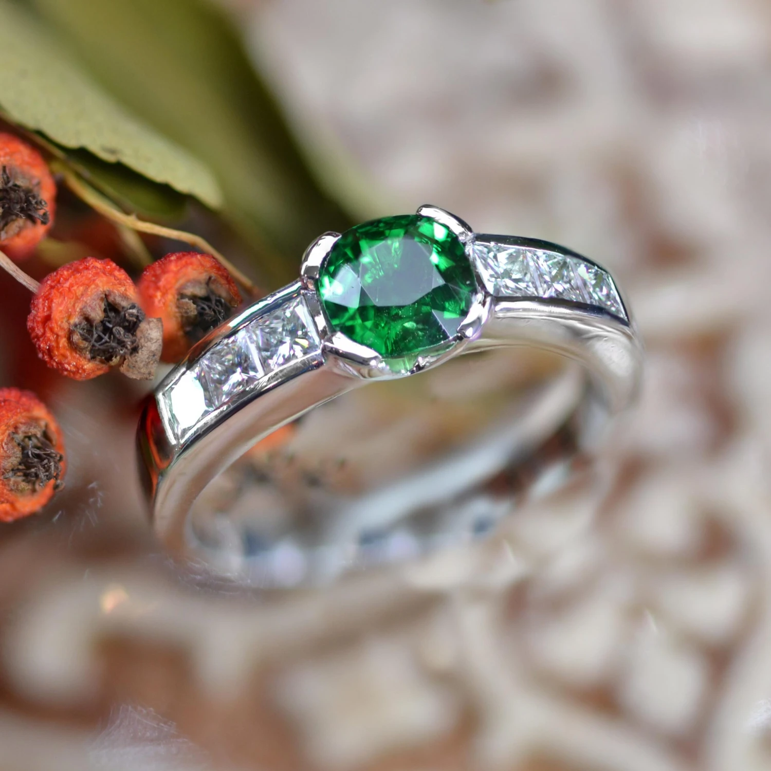 Sarl Baume French Modern 1, 02 Carat Tsavorite Garnet Princess-Cut Diamonds White Gold Ring 5 Sarl Baume French Modern 1, 02 Carat Tsavorite Garnet Princess-Cut Diamonds White Gold Ring - Image 3