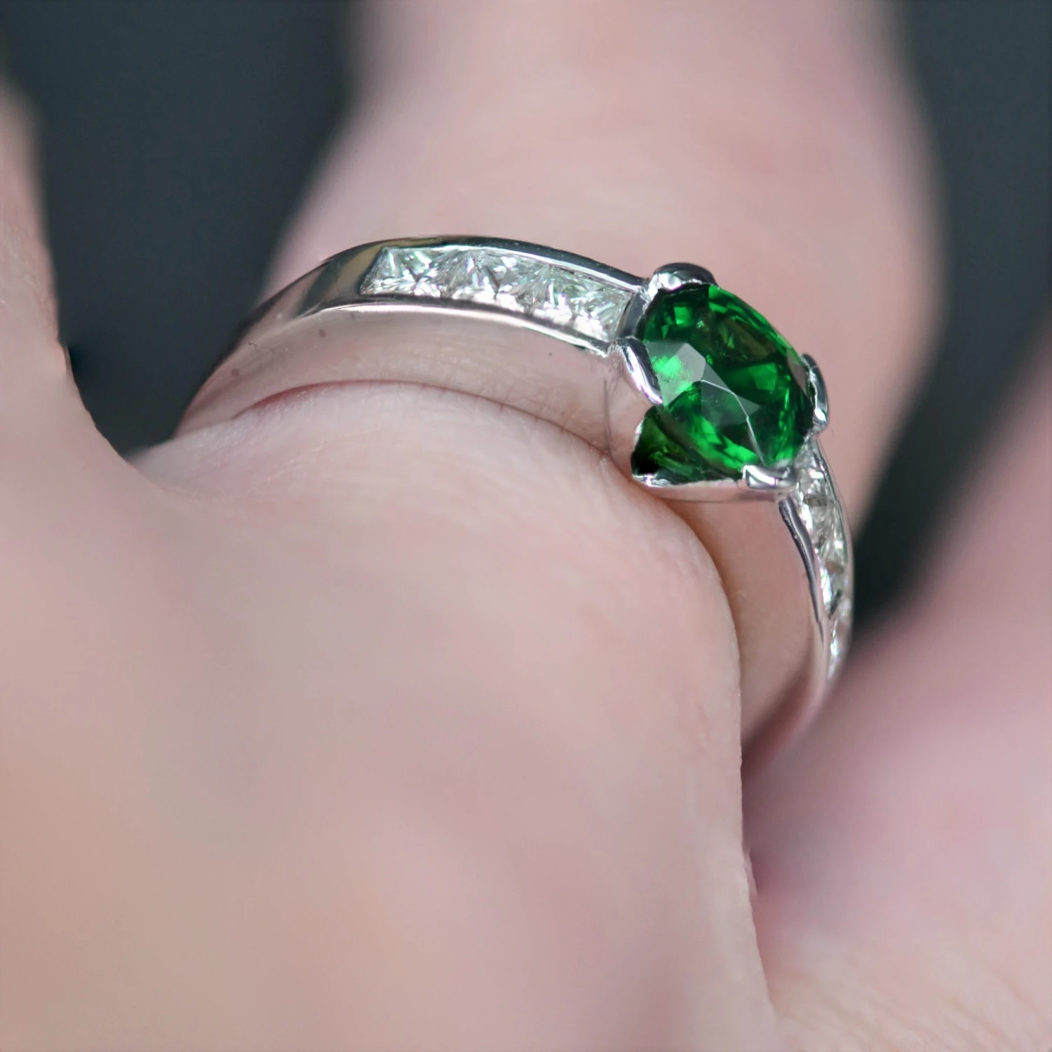 Sarl Baume French Modern 1, 02 Carat Tsavorite Garnet Princess-Cut Diamonds White Gold Ring 15 Sarl Baume French Modern 1, 02 Carat Tsavorite Garnet Princess-Cut Diamonds White Gold Ring - Image 13