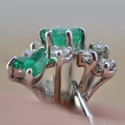 Sarl Baume French 1970s Emerald Diamond 18 Carat White Gold Ring -Best Jewelry Store DSC 7146 master