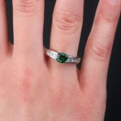 Sarl Baume French Modern 1, 02 Carat Tsavorite Garnet Princess-Cut Diamonds White Gold Ring 24 Sarl Baume French Modern 1, 02 Carat Tsavorite Garnet Princess-Cut Diamonds White Gold Ring -Best Jewelry Store IMG 1120 master