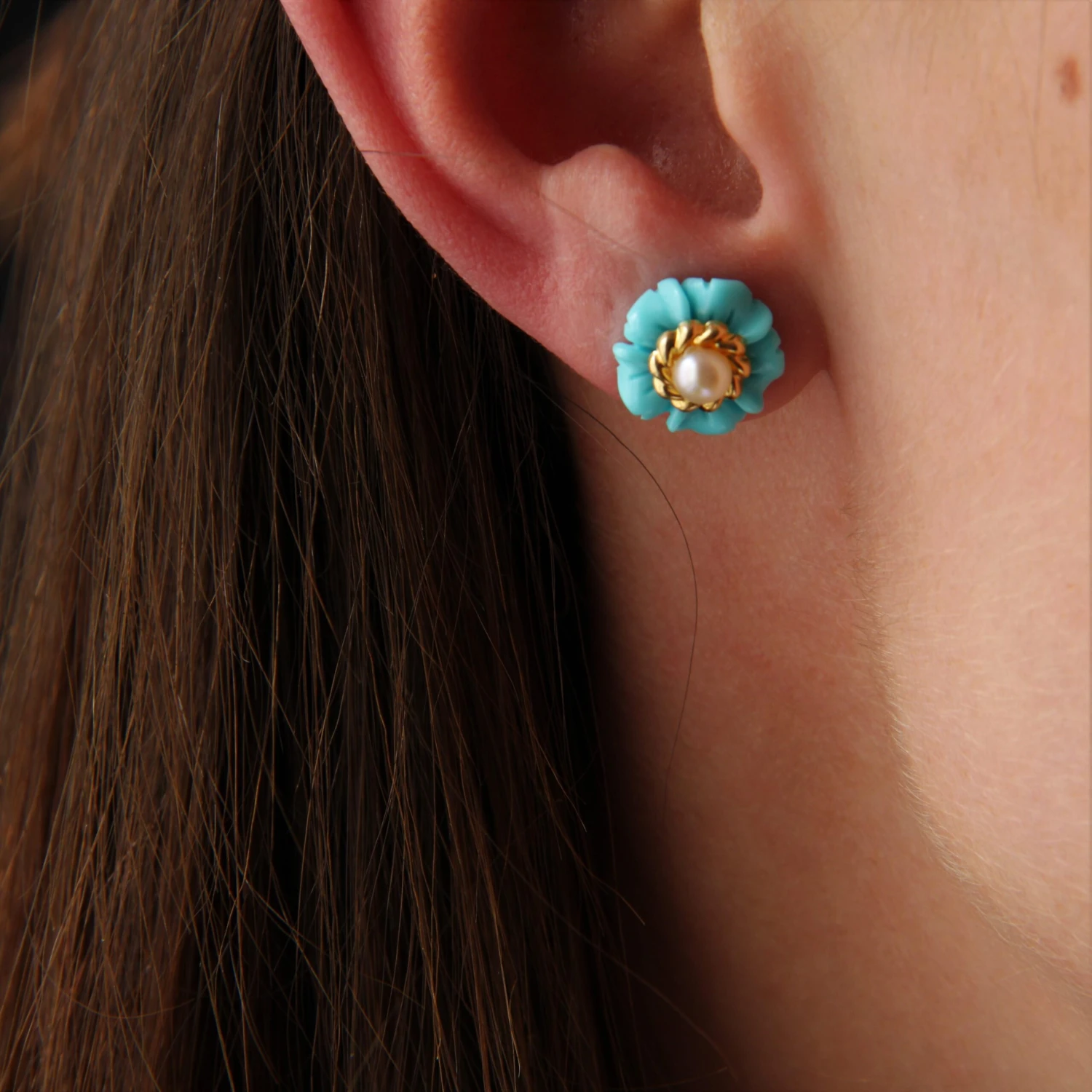 Sarl Baume 1960s Turquoise Cultured Pearl 18 Karat Yellow Gold Flower Stud Earrings 8 Sarl Baume 1960s Turquoise Cultured Pearl 18 Karat Yellow Gold Flower Stud Earrings - Image 6