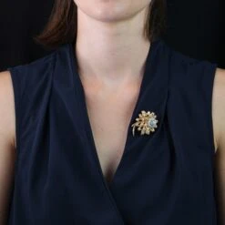 Sarl Baume French 1950s Diamonds 18 Karat Yellow Gold Flower Brooch 25 Sarl Baume French 1950s Diamonds 18 Karat Yellow Gold Flower Brooch -Best Jewelry Store IMG 5517 master